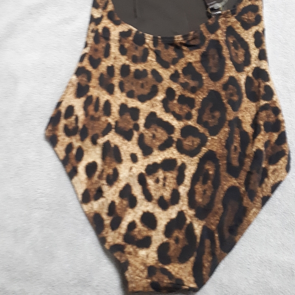 Ladies full piece leopard bathing suit. - Picture 3 of 13